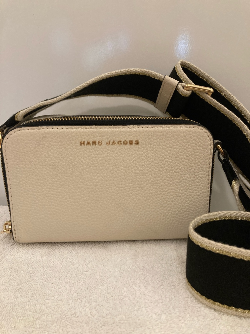 Mark Jacobs Cream Black Gold Leather Crossbody Bag Guitar Strap CLEAN! 🧡